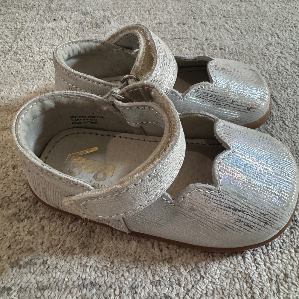 See Kai Run Silver Scalloped Mary Jane Shoes